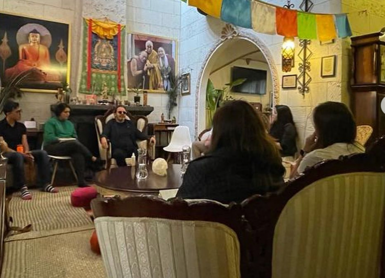 Conecta con la energía de marzo, en Casa Ronin te invitamos